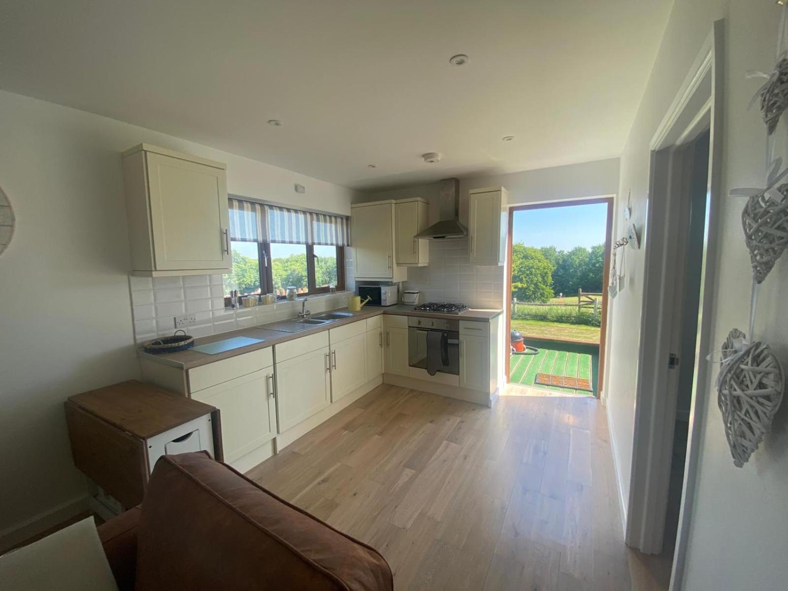 Oak Valley Lodges & Camping Pett Buitenkant foto